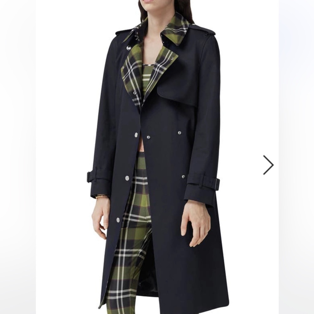 Burberry Sandridge trench coat size 2 rare color